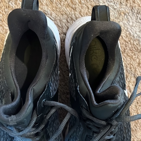 Size 8 womens Nikes - Picture 6 of 6